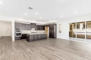 Photo #4: 2563490 Listing