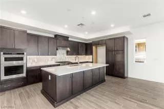 Photo #5: 2563490 Listing