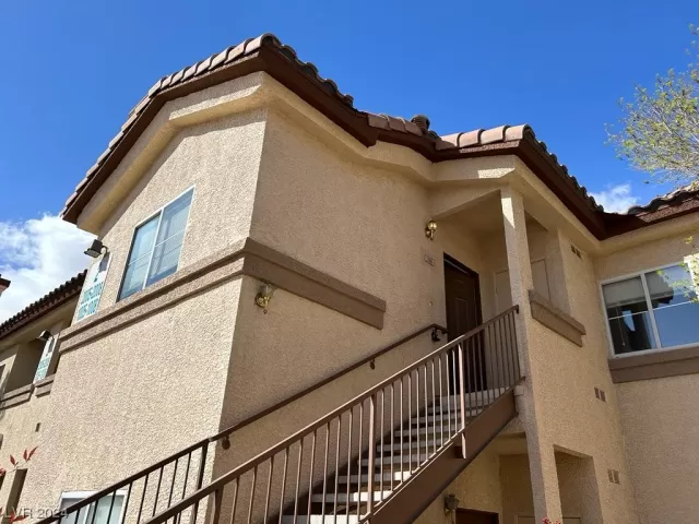 MLS: 2563535 Condo For Sale