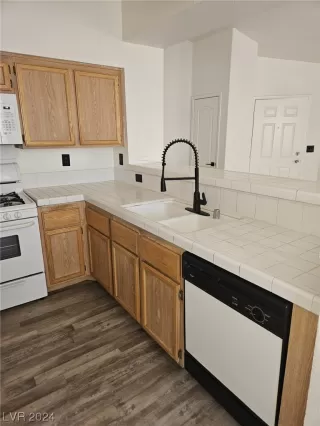 Photo #6: 2563554 Listing 