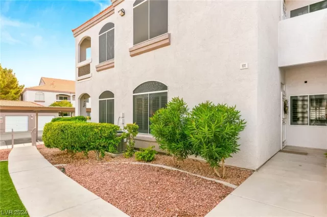 MLS: 2563556 Condo For Sale