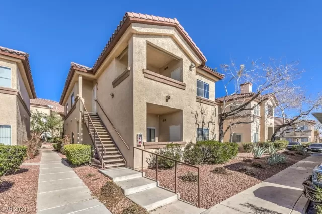 MLS: 2563558 Condo For Sale