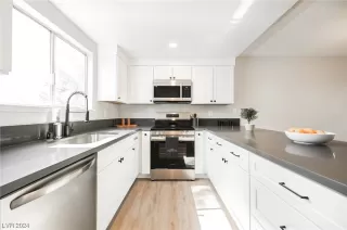 Photo #1: 2563585 Listing 