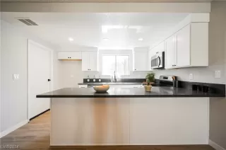 Photo #2: 2563585 Listing 