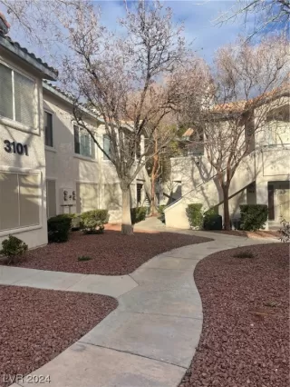 Photo #2: 2563615 Listing 