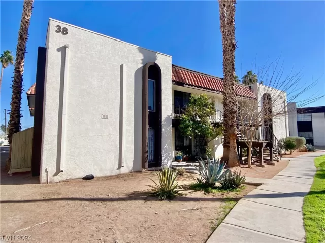 MLS: 2563641 Condo For Sale