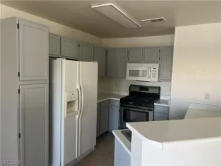 Photo #4: 2563679 Listing