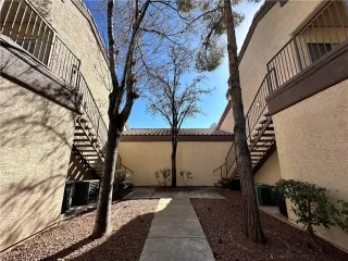 Photo #2: 2563682 Listing