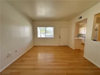 Photo #6: 2563682 Listing
