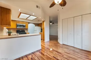 Photo #4: 2563719 Listing