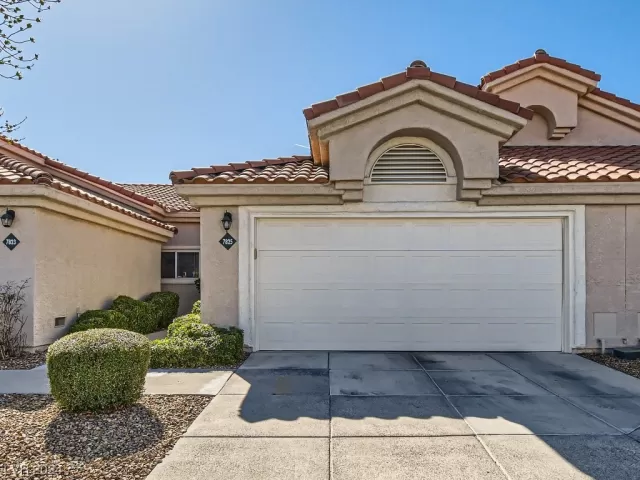 MLS: 2563738 Condo For Sale