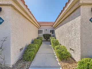 Photo #2: 2563738 Listing 