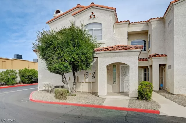 MLS: 2563781 Condo For Sale