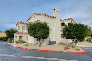 Photo #3: 2563781 Listing