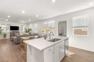 Photo #3: 2563795 Listing