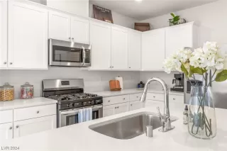 Photo #4: 2563795 Listing