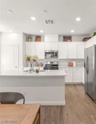 Photo #5: 2563795 Listing