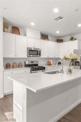 Photo #6: 2563795 Listing