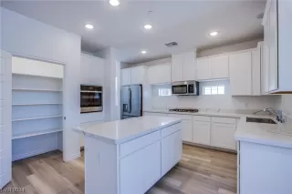 Photo #2: 2563827 Listing 