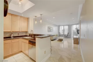 Photo #4: 2563840 Listing