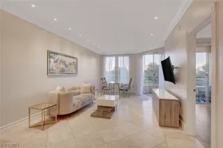 Photo #5: 2563840 Listing