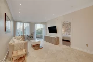 Photo #6: 2563840 Listing