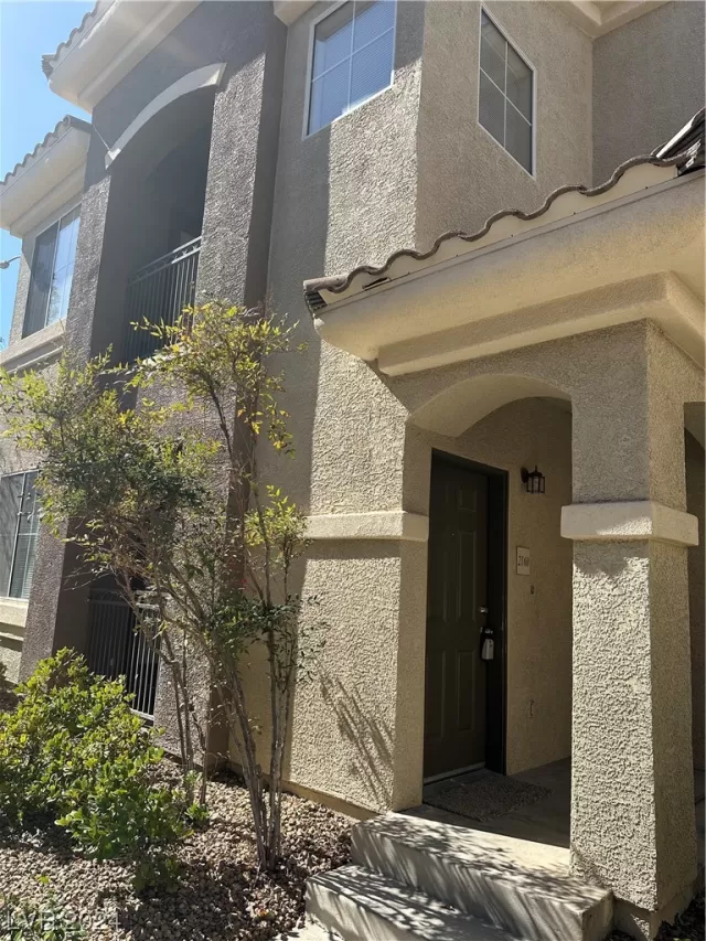 MLS: 2563876 Condo For Sale