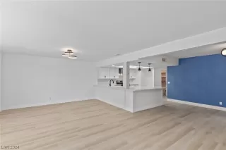 Photo #6: 2563885 Listing