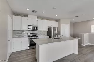 Photo #3: 2563908 Listing 