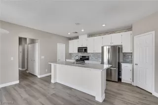 Photo #4: 2563908 Listing 