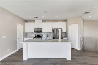 Photo #5: 2563908 Listing 