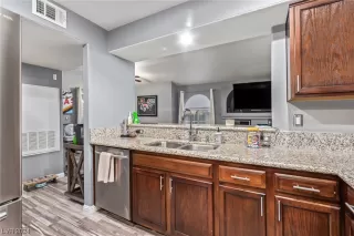 Photo #4: 2563909 Listing