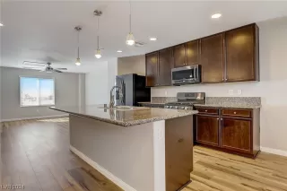 Photo #5: 2563913 Listing