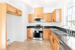 Photo #2: 2563920 Listing