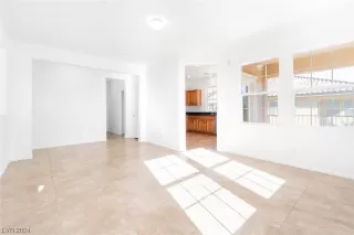 Photo #4: 2563920 Listing