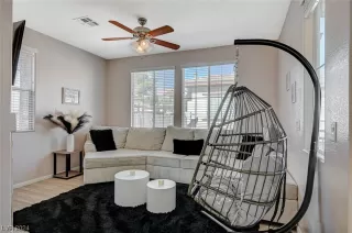 Photo #3: 2563923 Listing