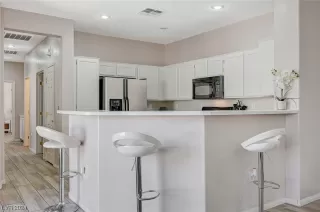 Photo #6: 2563923 Listing