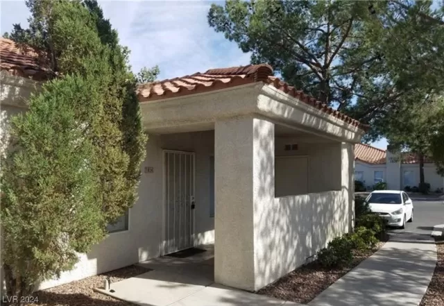 MLS: 2563932 Condo For Sale