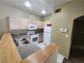 Photo #6: 2563932 Listing