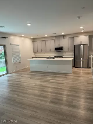 Photo #2: 2563933 Listing 