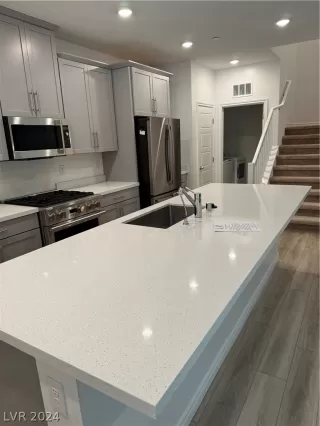 Photo #3: 2563933 Listing 