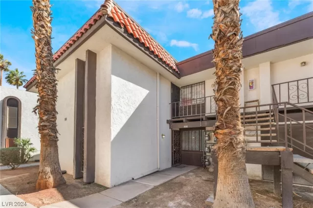 MLS: 2563940 Condo For Sale