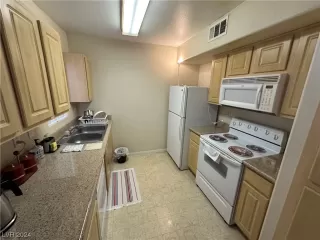 Photo #5: 2563943 Listing