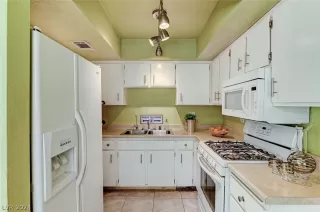 Photo #4: 2563945 Listing