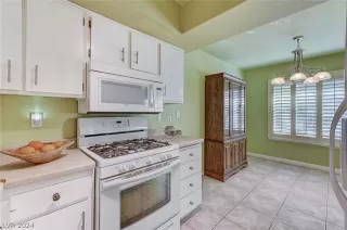 Photo #5: 2563945 Listing