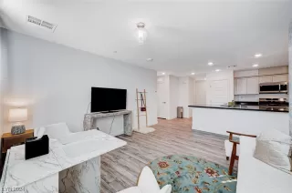 Photo #5: 2563960 Listing