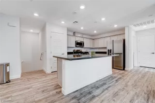 Photo #6: 2563960 Listing