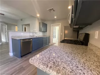 Photo #6: 2563964 Listing