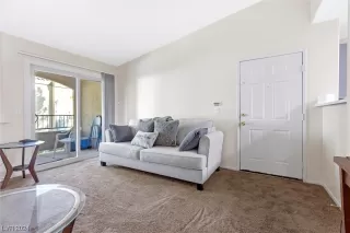 Photo #6: 2564008 Listing