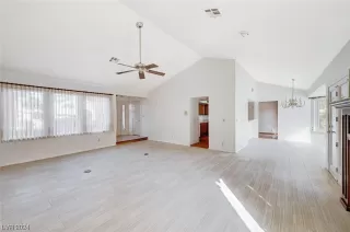 Photo #5: 2564011 Listing